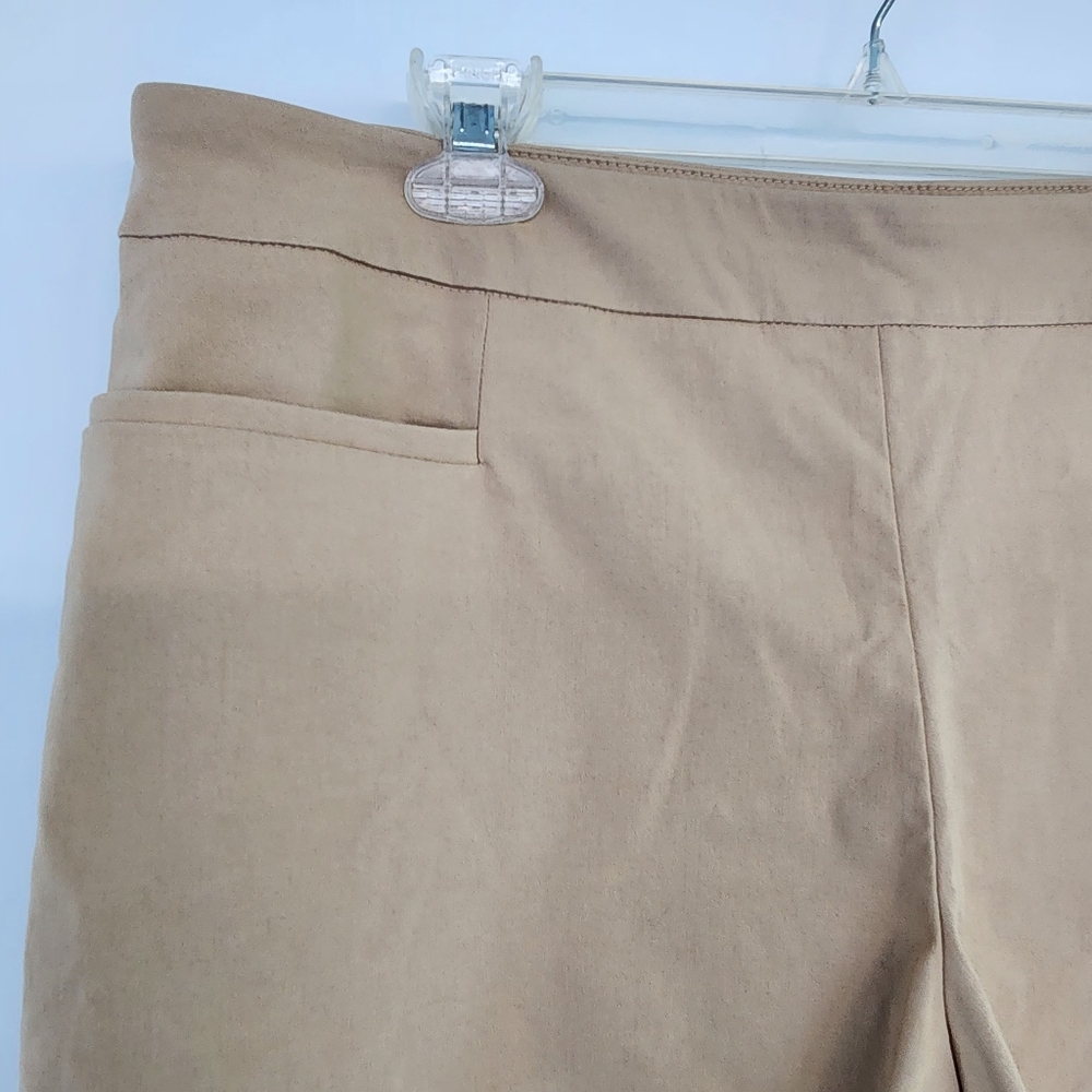 Time and Tru Women's Classic Tan Bermudas - Picture 5 of 5